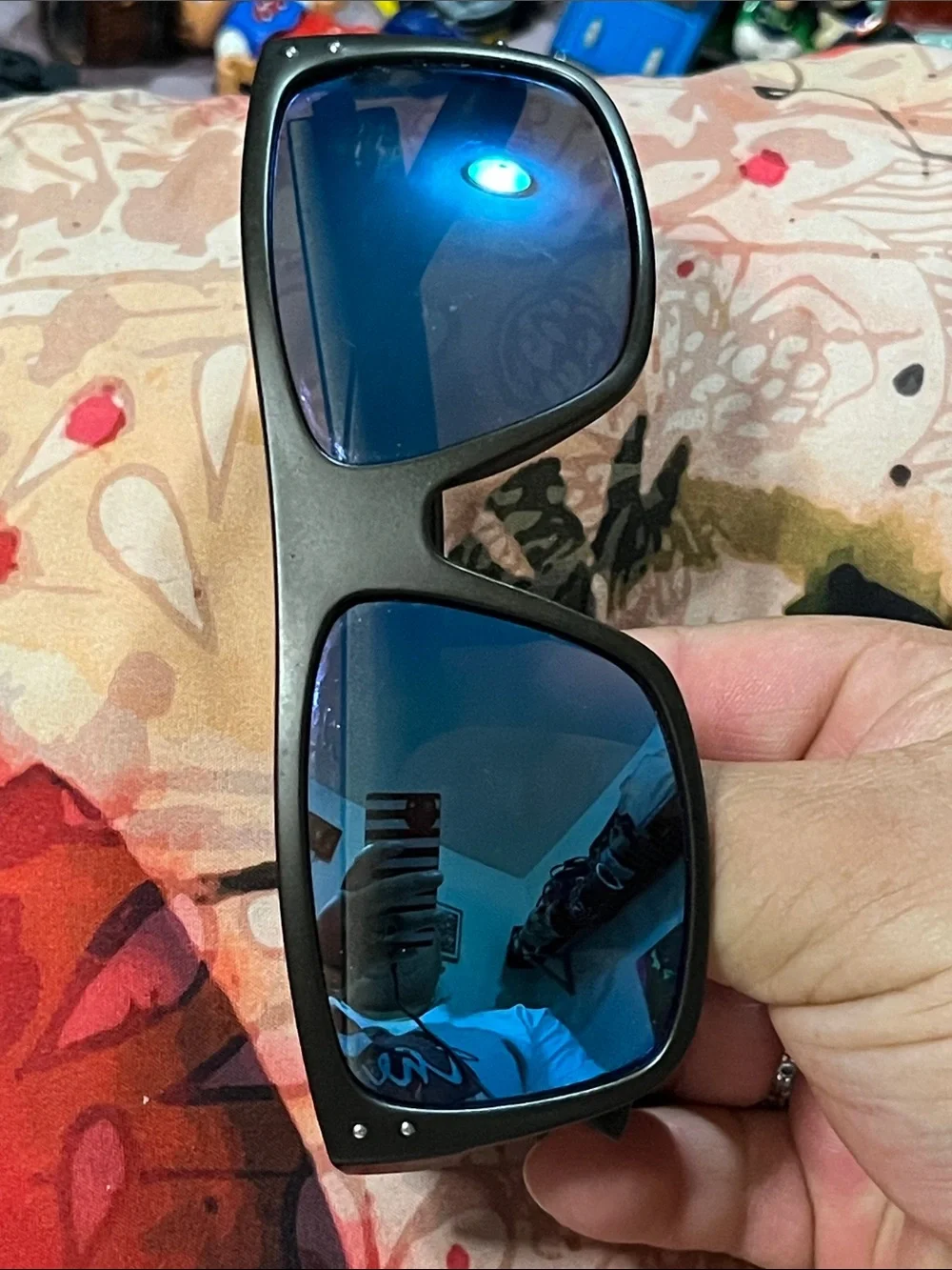 Men's Black Frame Sunglasses with Blue Mirrored Lenses - Classic Sport Style